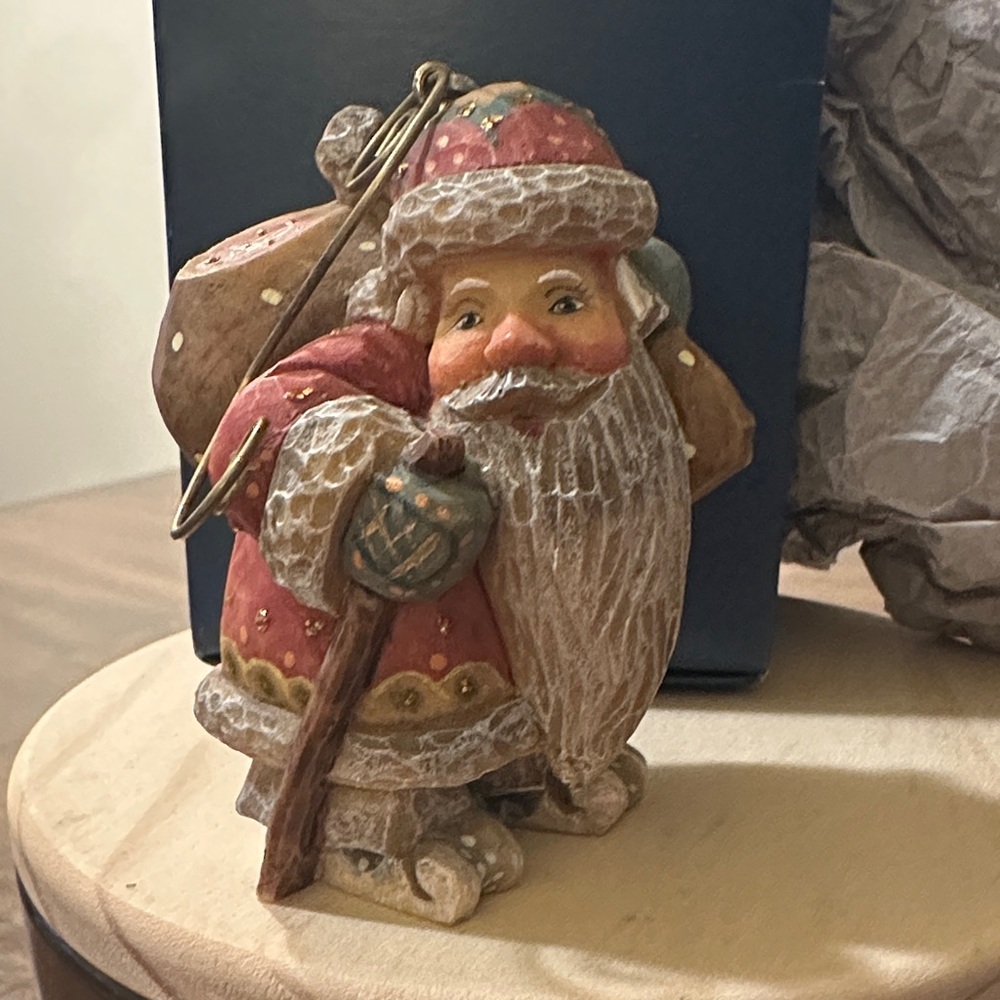 G. Debrekht Santa Figurine in Red and Gold - Picture 5 of 9